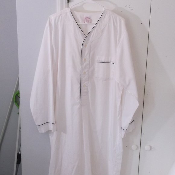 Brooks Brothers Other - Brooks Brothers White Cotton Night Shirt L Men's